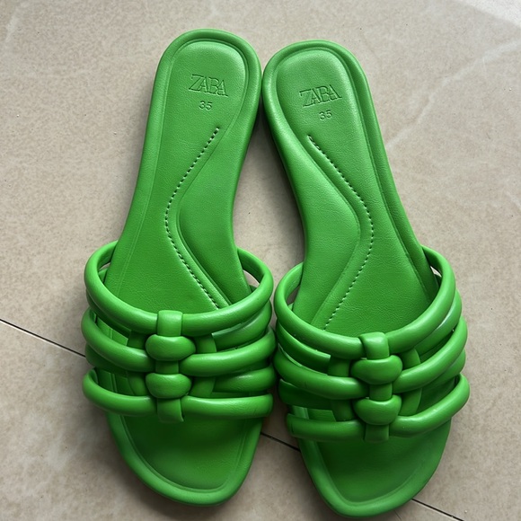 Green sandals size 5 - Picture 2 of 3